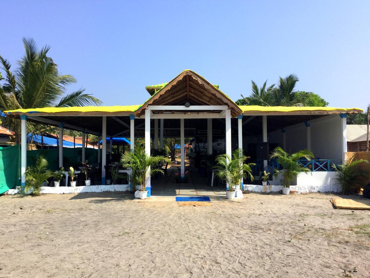 Morjim Queen Beach Resort Екстер'єр фото