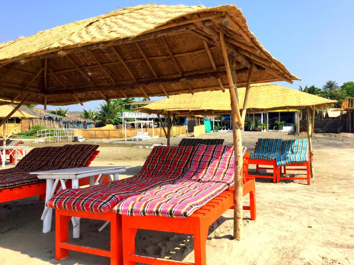 Morjim Queen Beach Resort Екстер'єр фото