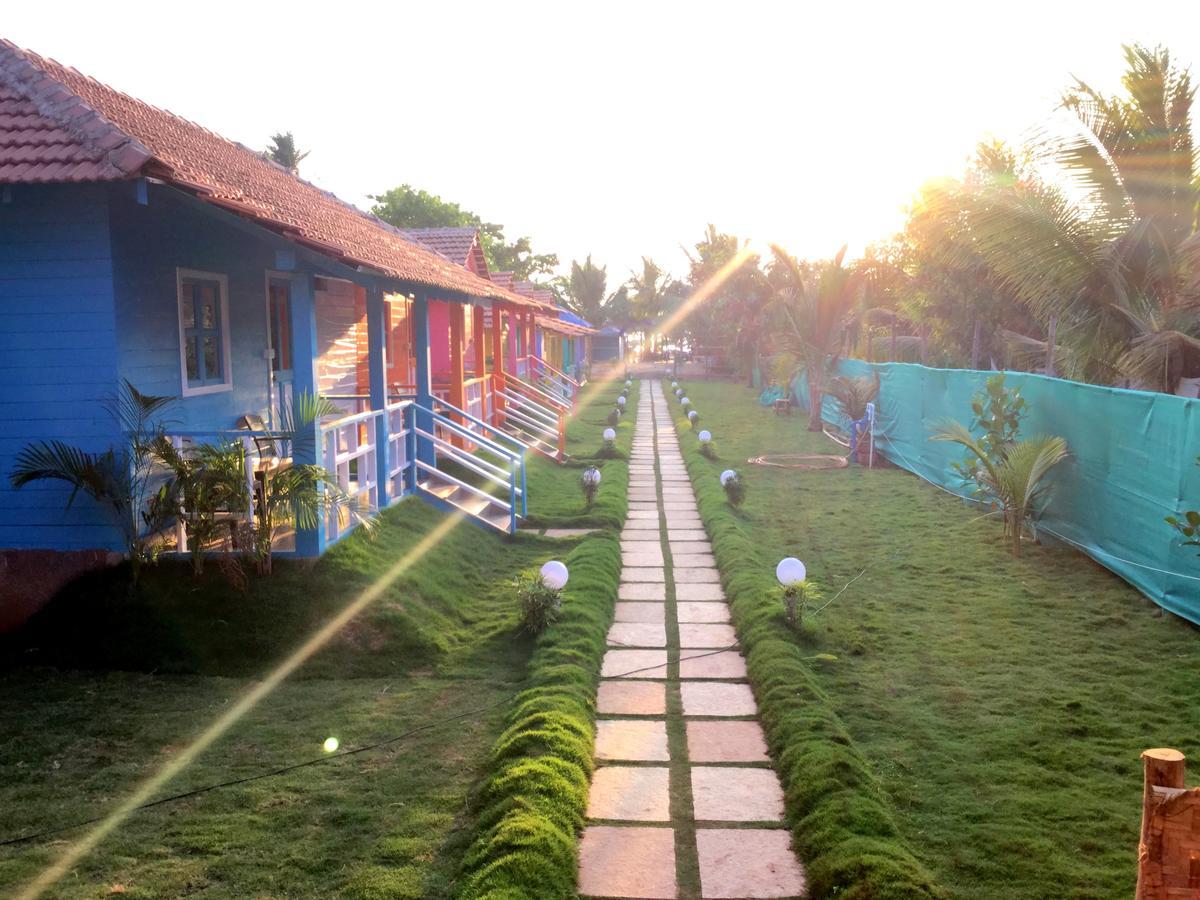 Morjim Queen Beach Resort Екстер'єр фото