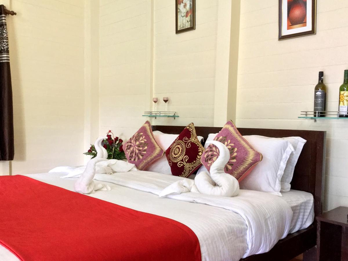 Morjim Queen Beach Resort Екстер'єр фото