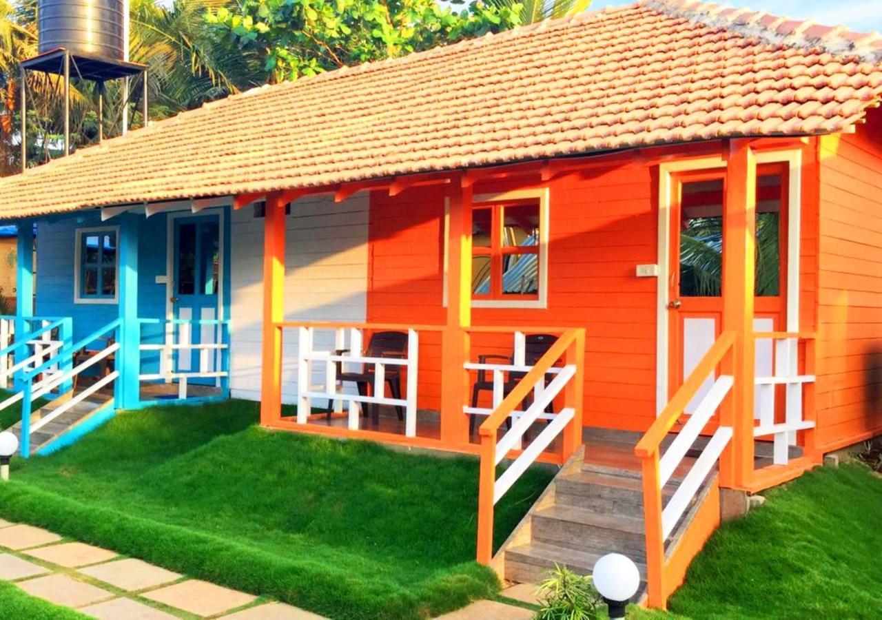 Morjim Queen Beach Resort Екстер'єр фото