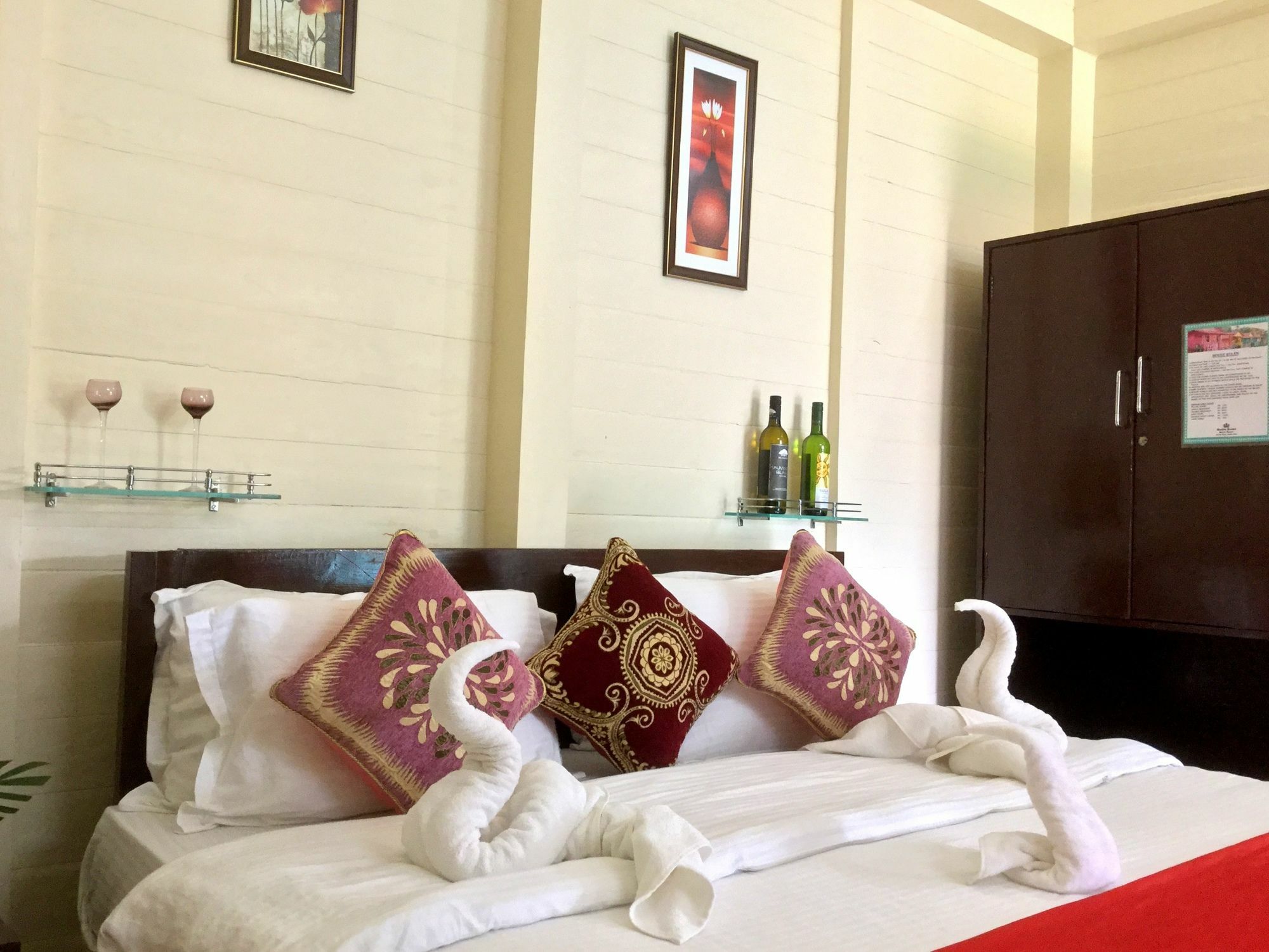 Morjim Queen Beach Resort Екстер'єр фото